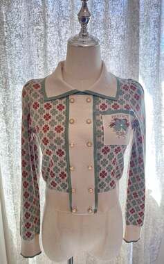 PEACEBIRD Clover Pattern Double-Breasted Knit Cardigan with 'Prefect' Embroidery